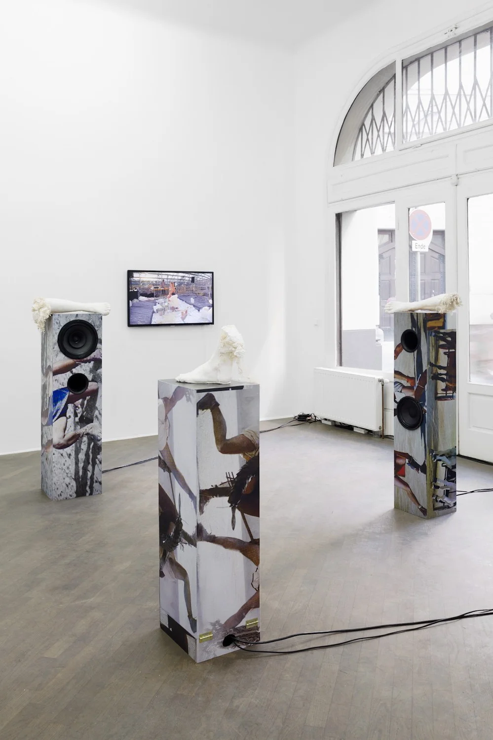 Exhibition View, Galerie Emanuel Layr, curated by_Florence Derieux, 2012, Photo: Galerie Emanuel Layr