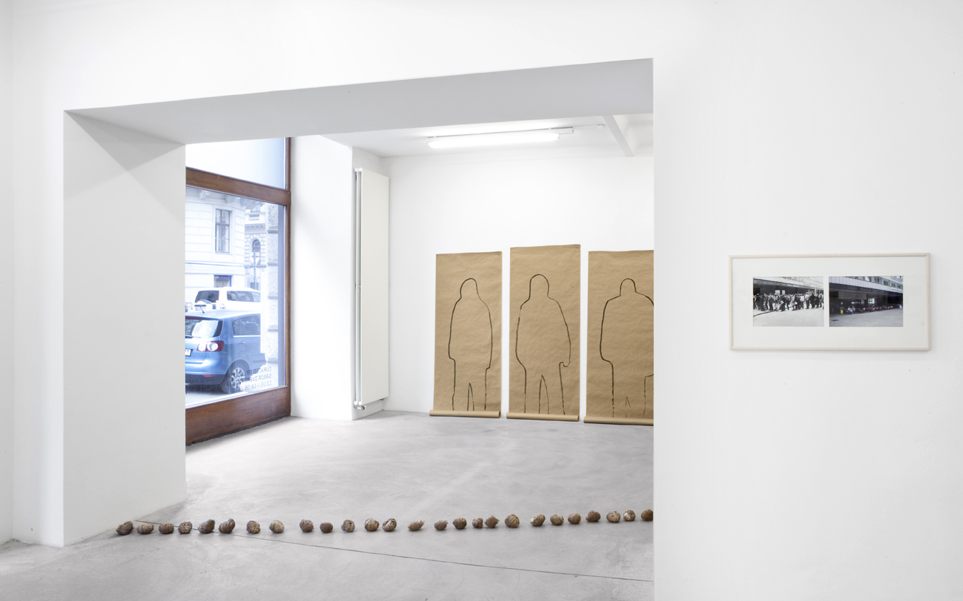 Exhibition View, Galerie Martin Janda, Fade Up / Flash Back, curated by_Silvia Eiblmayr, 2011, Photo: Aleksandra Krawa
