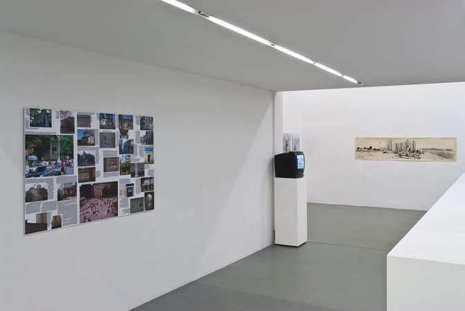 Exhibition View, Galerie Mezzanin, Actual, curated by_Ion Grigorescu, 2011, Photo: Galerie Meezzanin
