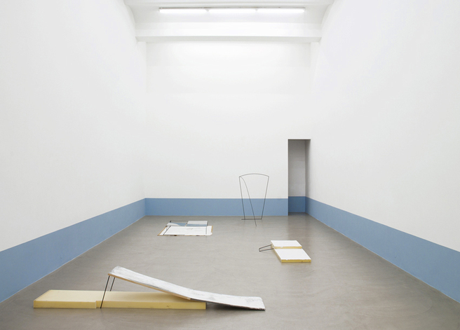 Exhibition View, Galerie Meyer Kainer, casualties, curated by_Nicolaus Schafhausen, 2011, Photo: Galerie Meyer Kainer