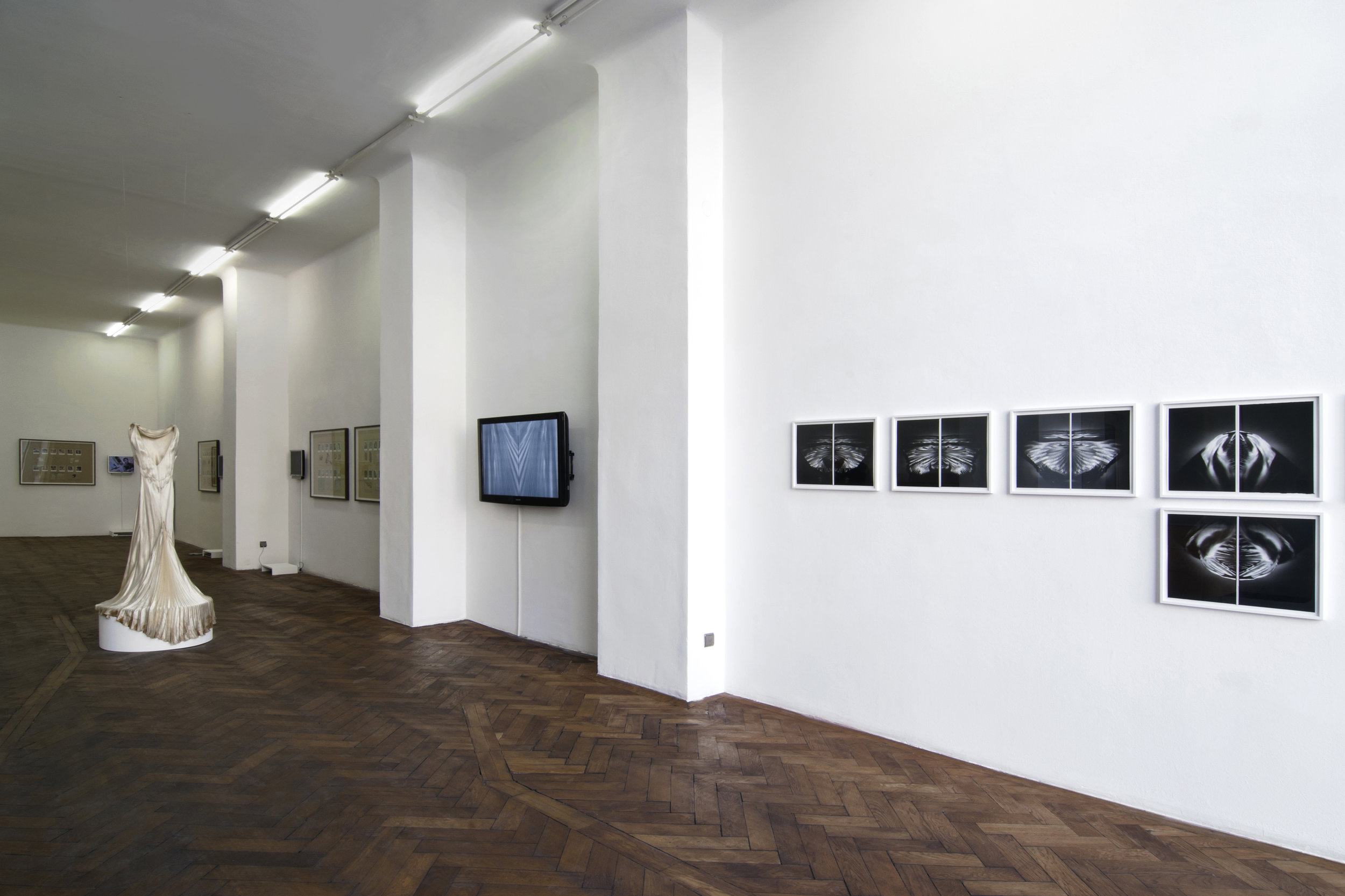 Exhibition View, Galerie Hubert Winter, curated by_Derya Yücel, 2011, Photo: Karl Kühn