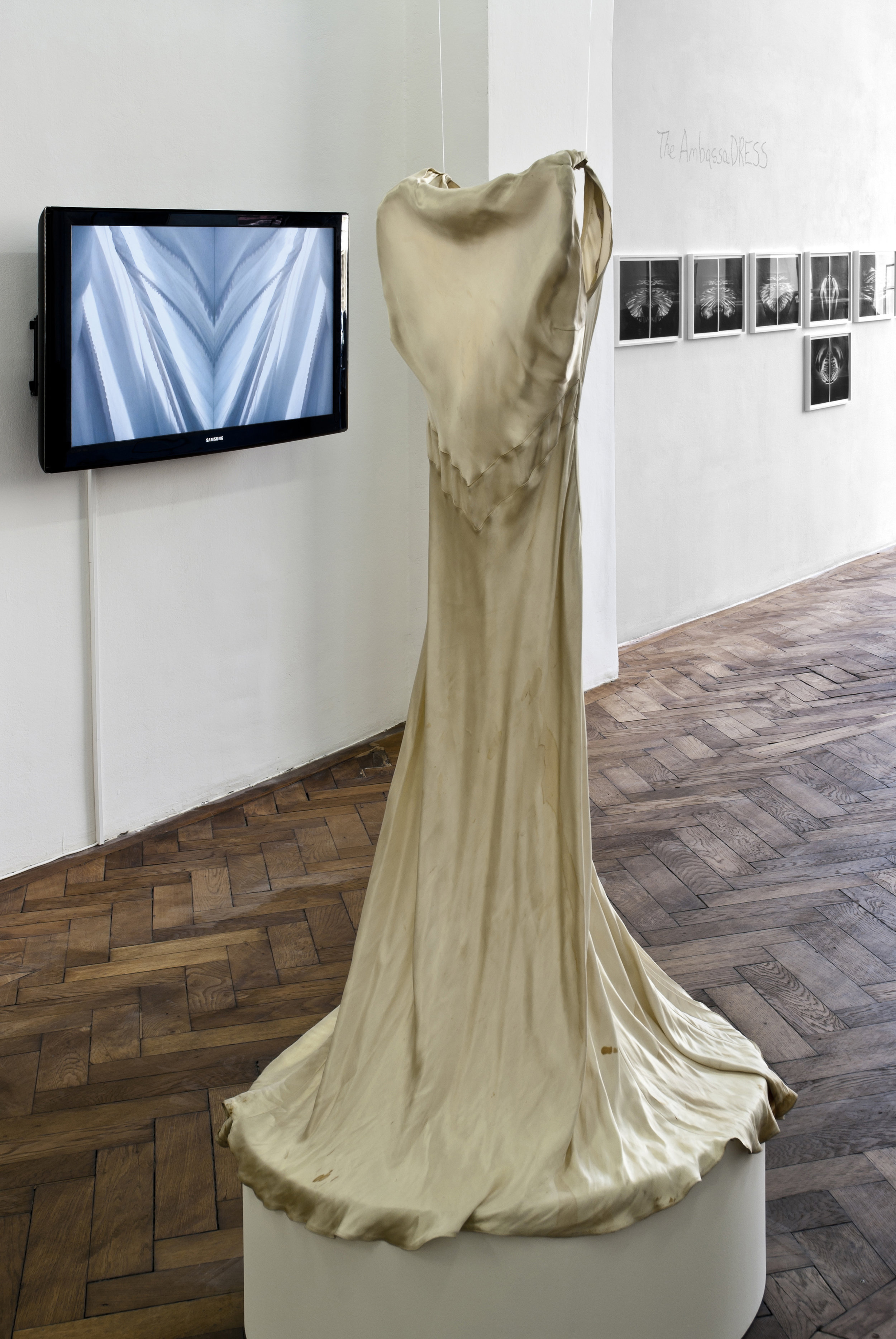 Exhibition View, Galerie Hubert Winter, curated by_Derya Yücel, 2011, Photo: Karl Kühn