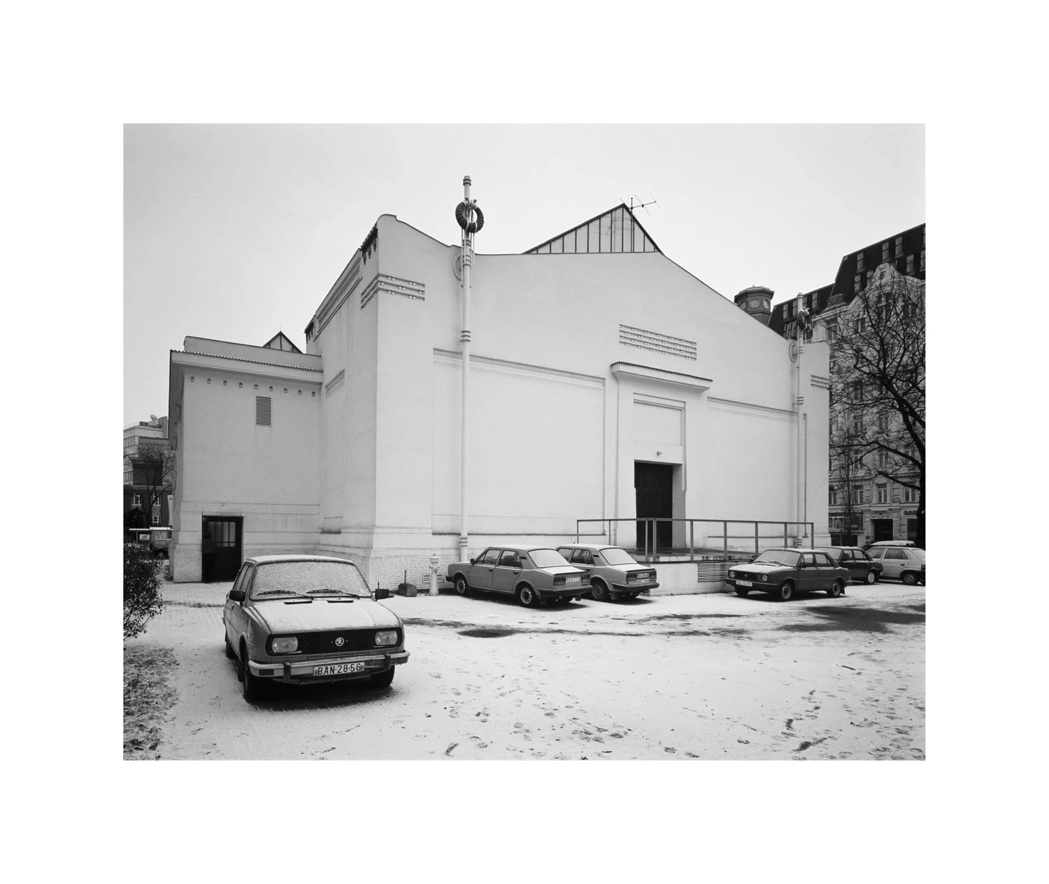 ROMAN ONDÁK SK PARKING, 2001 One of a series of 5 b/w photographs, mounted on dibond / 5-teilige S/W- Fotografie-Serie, Alu-Dibond each / je 71,6 x 85 cm Courtesy Galerie Martin Janda, Vienna / Wien