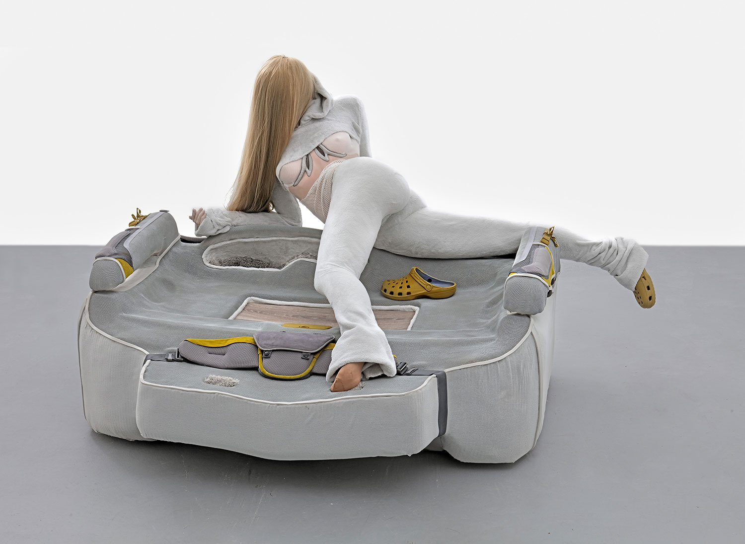 Disconnect (airplane mode) 2018 Anna Uddenberg Diverse materials, 119 x 196 x 185 cm Courtesy Kraupa-Tuskany Zeidler