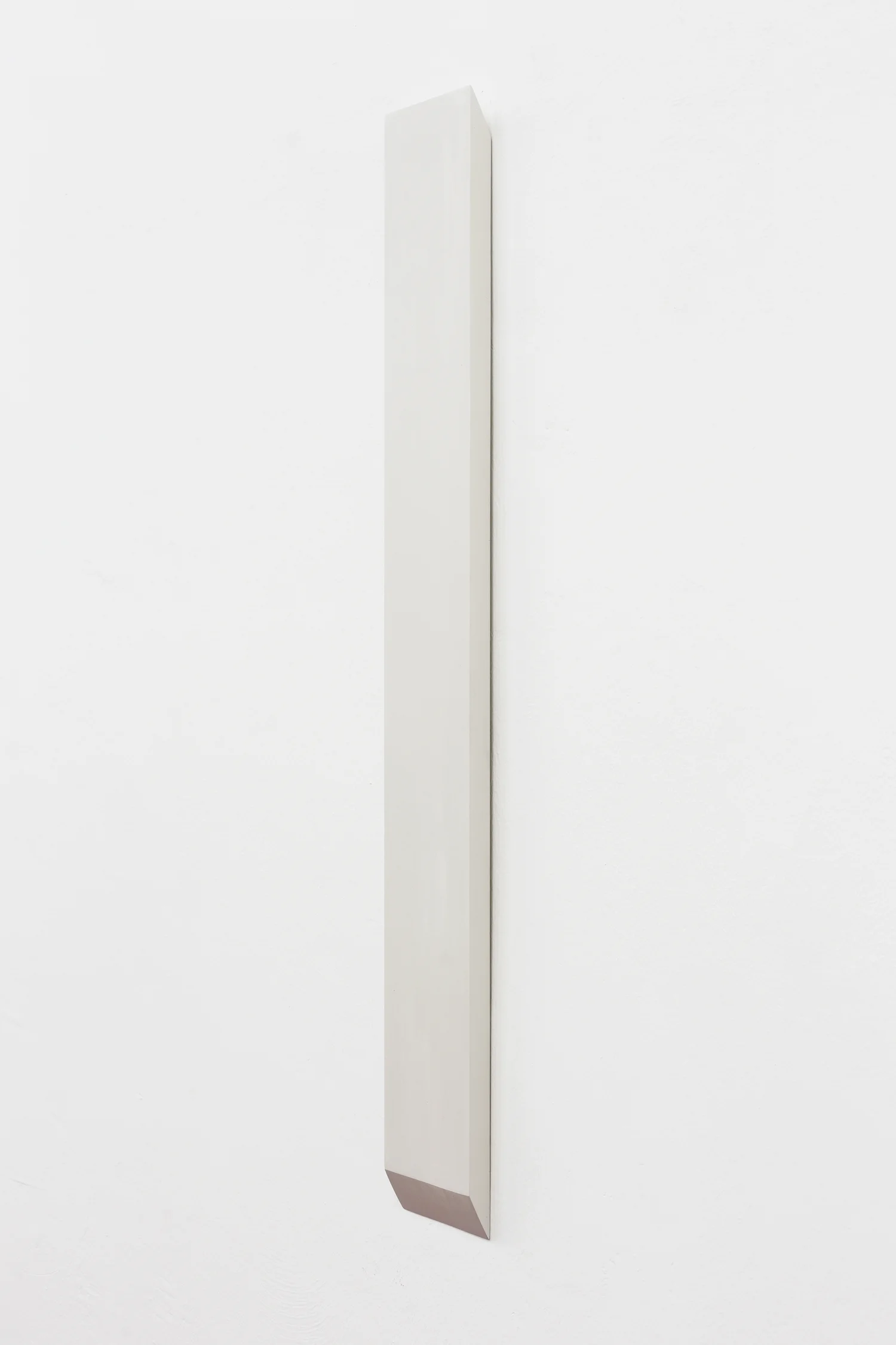 Formed Speech (study) 2016 Florian Pumhösl Gypsum, 159 x 6 x 4 cm Courtesy of the artist and Meyer Kainer, Vienna Photo: Elad Sarig