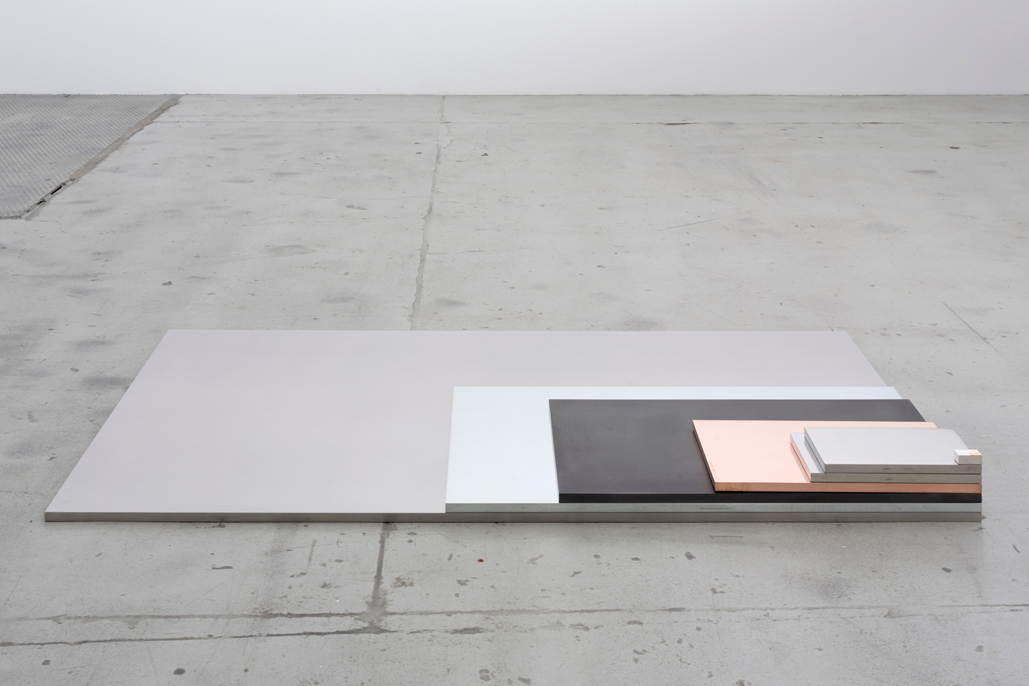 Donnerstag, 13. März 2014, 11:21:00 Uhr 2014 Alicja Kwade Aluminium, zinc, lead, copper, nickel, tin, silver, gold 14,2 x 190 x 117 cm, unique Courtesy of Sammlung Franziska und Christian Hausmaninger Photo: Alicja Kwade Studio