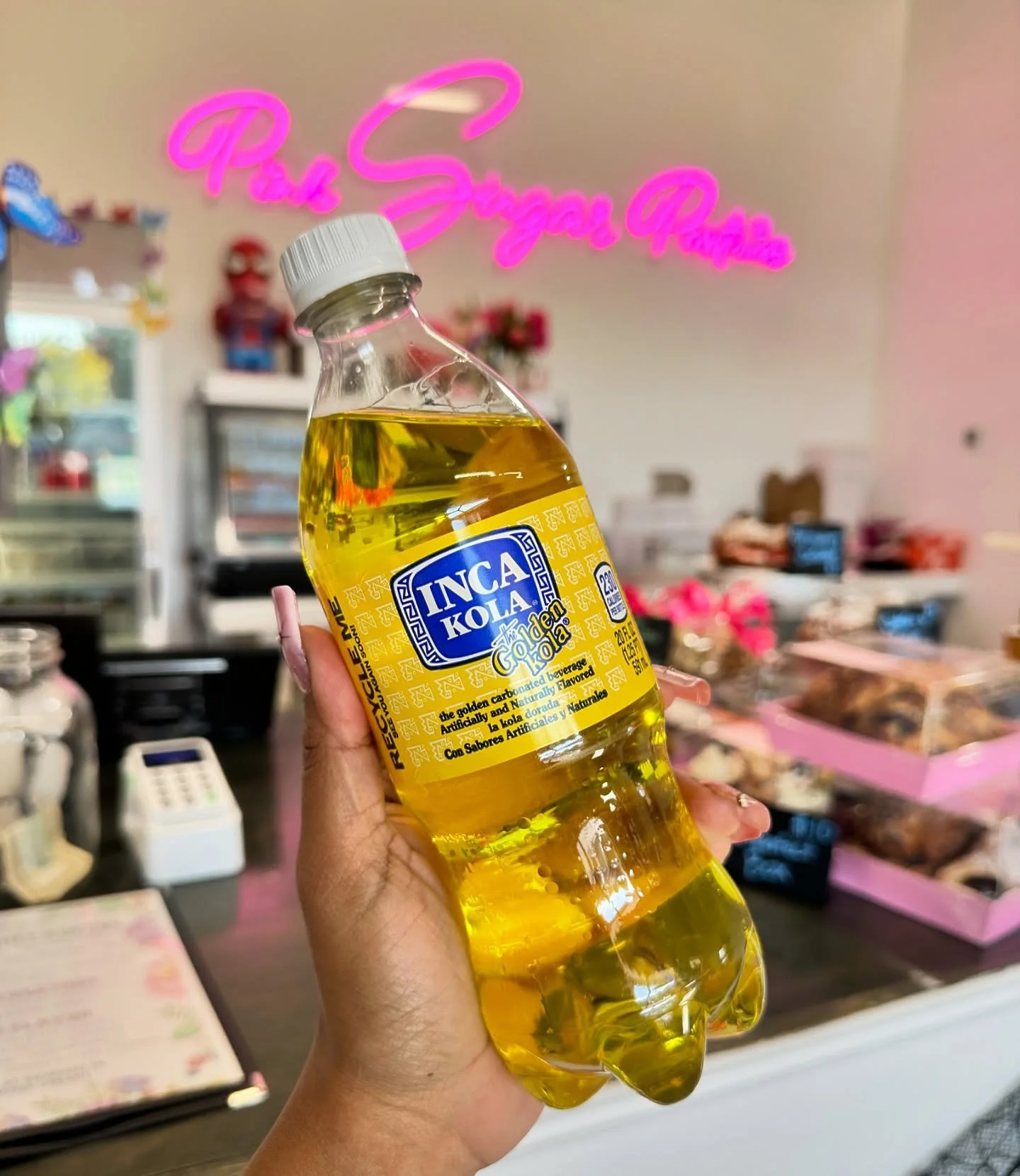 💛 Inka Kola on deck at Pink Sugar Pastries!! Perfect with our empanadas 
@inkakola_oficial