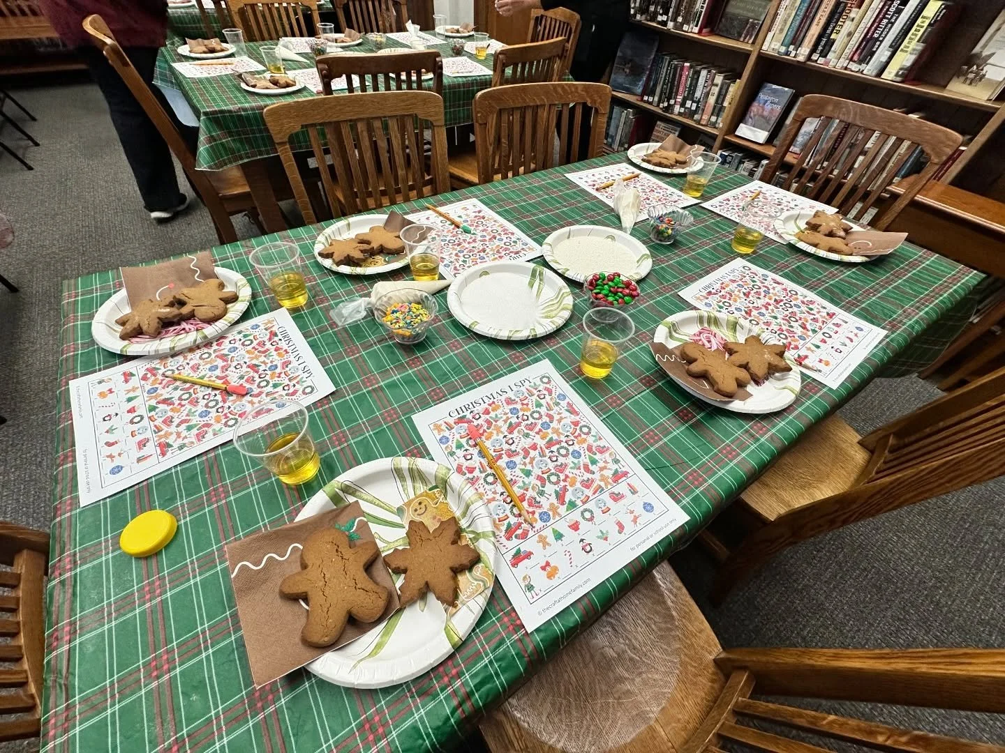 Holiday cookie magic at @reedmemoriallibrary_carmel 🎄✨
Gingerbread cookies, festive vibes, and so much creativity in one room 🍪🤍
This class was everything, thank you to everyone who decorated, laughed, and made it so special 💕

#HolidayCookieDeco