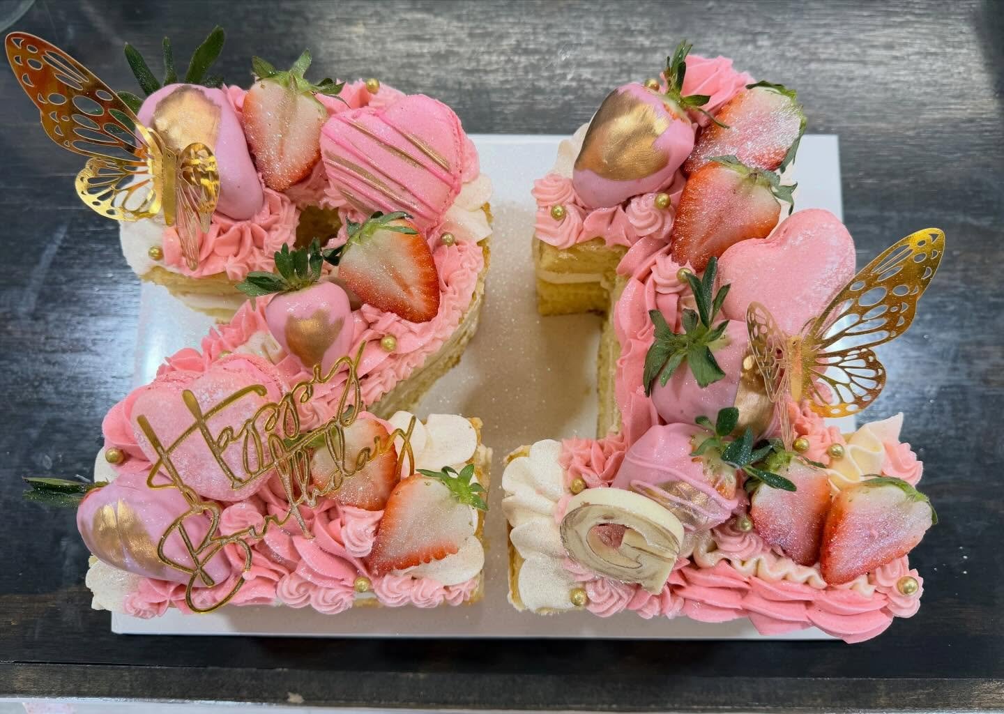 Twenty one never looked so elegant 🌸✨ Soft florals, delicate details, and a timeless design to mark the start of an exciting new chapter.

At Pink Sugar Pastries, every cake is created to feel just as special as the moment it&rsquo;s celebrating. Ch