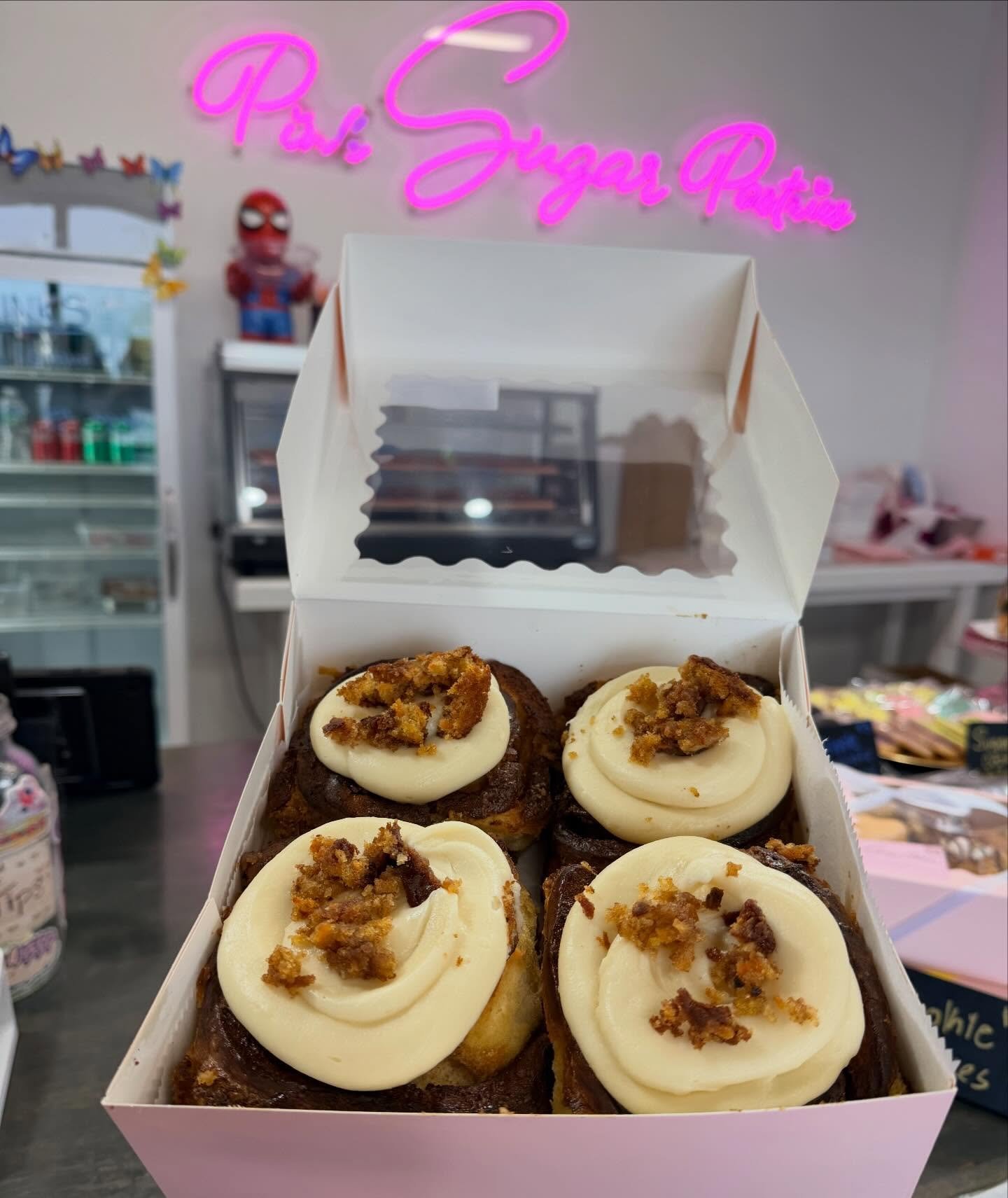 Carrot cake lovers, this one&rsquo;s for YOU 😍🥕
We&rsquo;ve got (2) 4 packs of our carrot cake cinnamon buns and 4 singles available! First come, first served!
Plus 3 carrot cake rings, cookie boxes, and so much more waiting for you 🤩

Don&rsquo;t