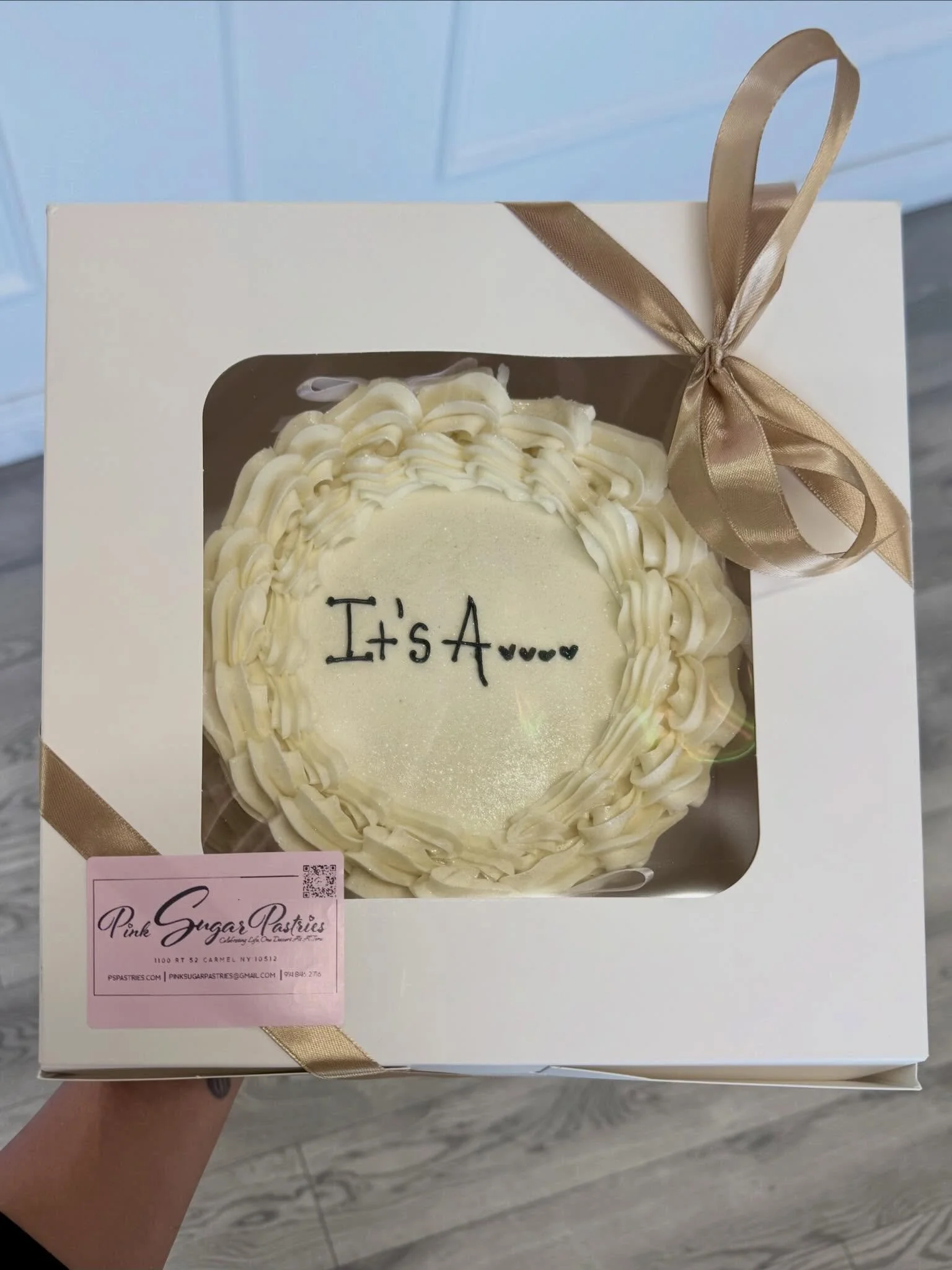 What will it be??? 🩷🩵 
#baby #genderreveal #cake #bakery #makingmemories