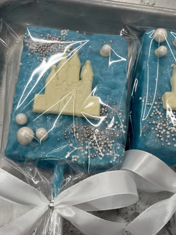 When the custom orders are rocking your business 🙌🙏 You just gotta roll with it!! Thank you for all of your amazing orders #grateful #blessed #bakerylife #custom #ilovemyjob