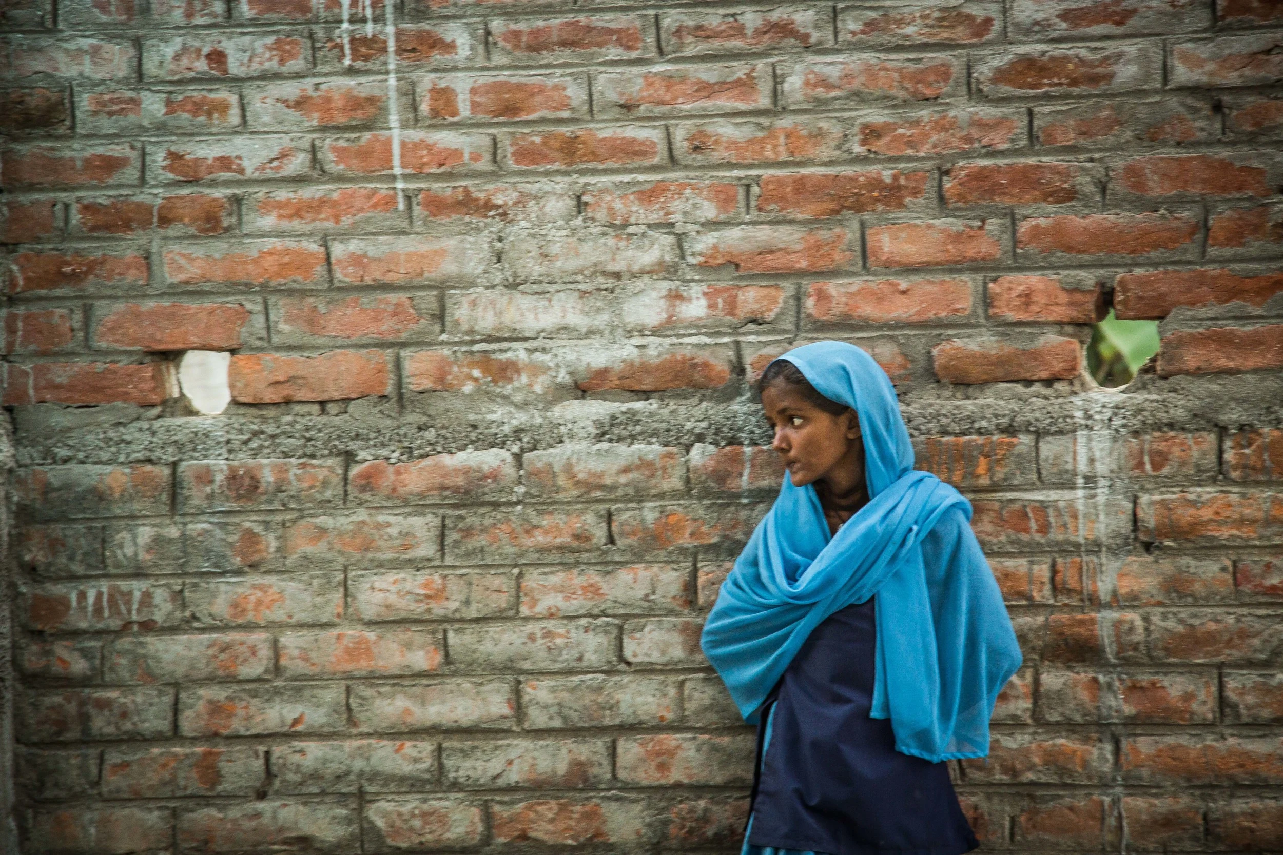 Girl_Bihar_Brick_wall (1 of 1).jpg