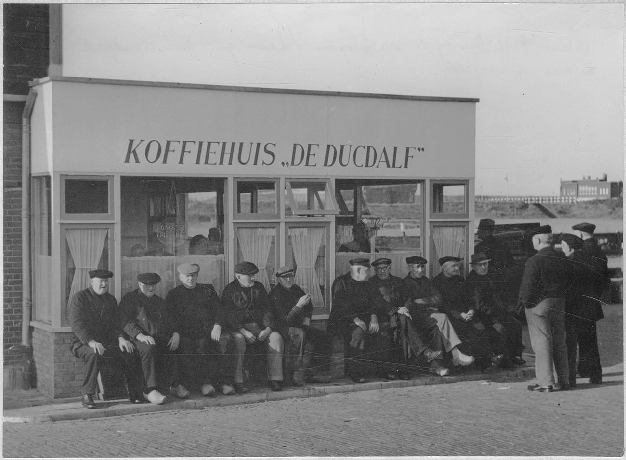 robin-butter-haagsekoffietent-tweedennen-gemeente-den-haag-haags-gemeente-archief-thehague-koffie-coffee-social-documentary.png