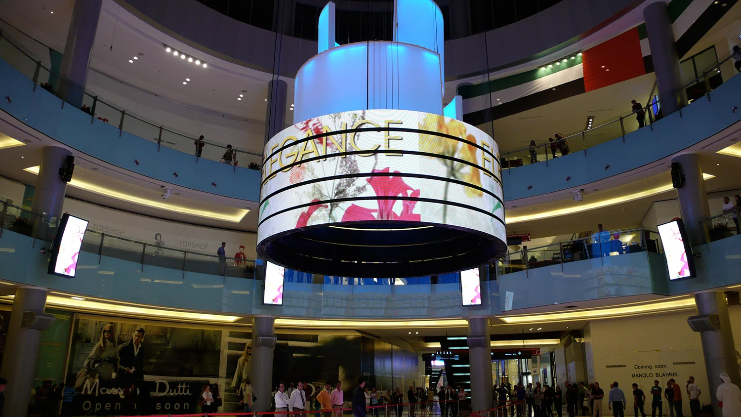 BARNYCZ-GROUP-DUBAI-MALL-2.JPG