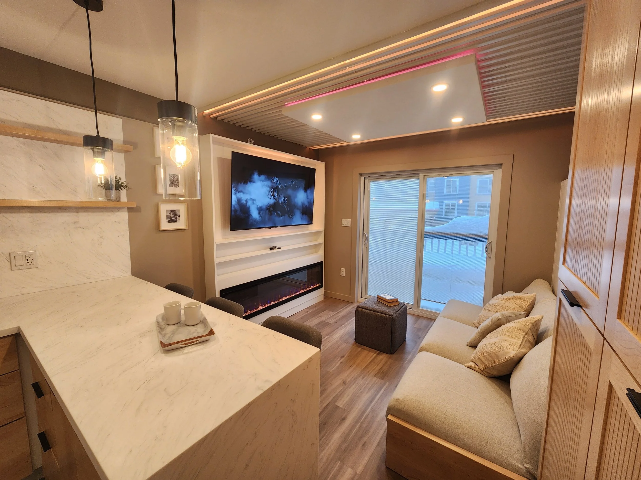 VC308 Living area.jpg