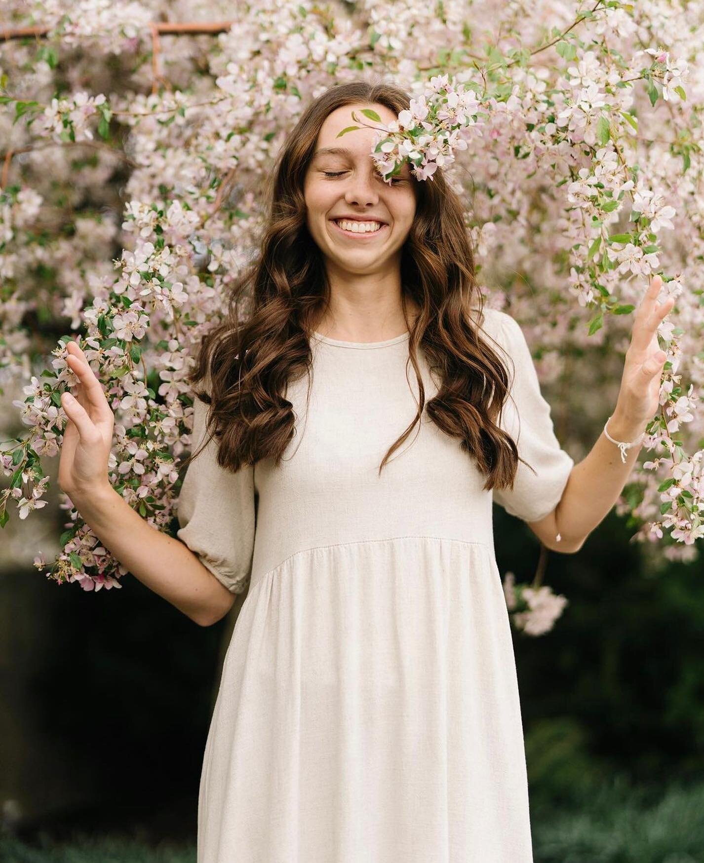 Who else is smiling because Spring is here in Utah?!

Let&rsquo;s make your smile shine along with the sunshine! 

✨LINK IN BIO for a complimentary cosmetic consult✨

#veneers #smilespecialist #loveyoursmile #cosmeticdentistry #aacd #porcelainveneers