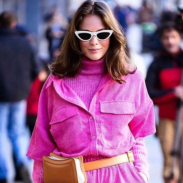 Style 👑 @tesshell looking 💯 at #lfw wearing the @cocouture_official Parnella Cord Jumpsuit. This hot pink piece features in the Pre-Fall collection which we are showing in our Hampstead showroom till 15/03. Drop us a line to arrange a viewing 💕
#l