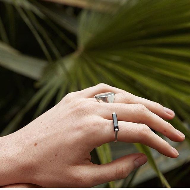 Tropical vibes getting us through Monday 🌴🌞 Pictured is the Rosa ring, and Simple Circle ring by @behostudio

#sustainablebrands #fashionwholesale #supportindependents