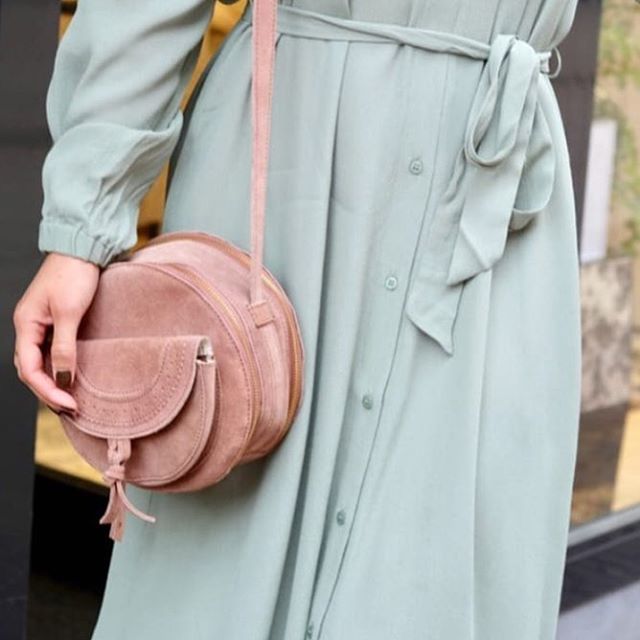 Dreamy pastels for Easter Sunday 💕😍 Pictured is the Bestselling YAYA pink suede circular bag paired with the button down dress in a delicious minty green 👌 📷 @yaya.thebrand 
#eastersunday #ootd #patelpallette