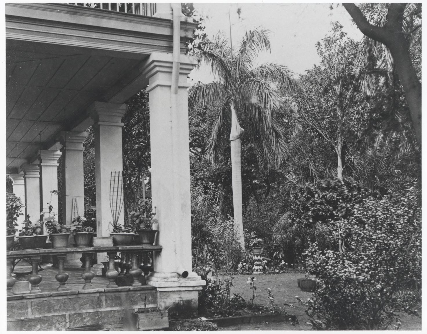   Washington Place, Honolulu, Hawaii, 1886.   Bishop Museum  