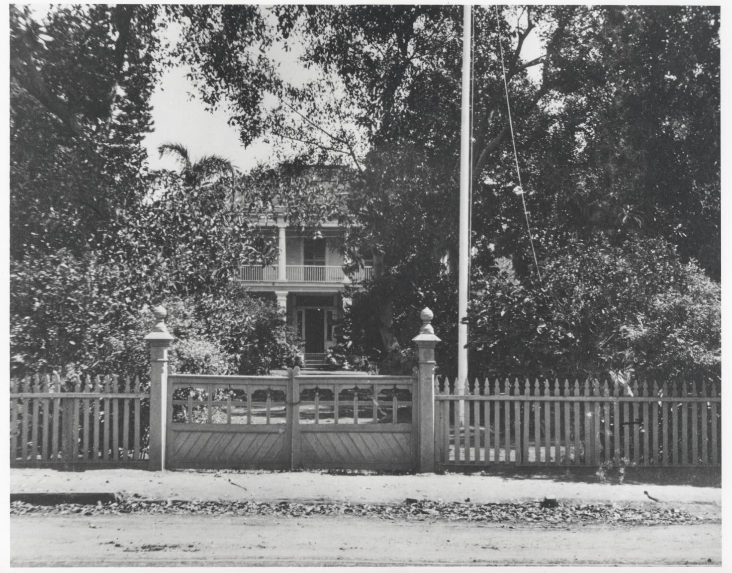   Washington Place, Honolulu, Hawaii, 1899.   Bishop Museum  