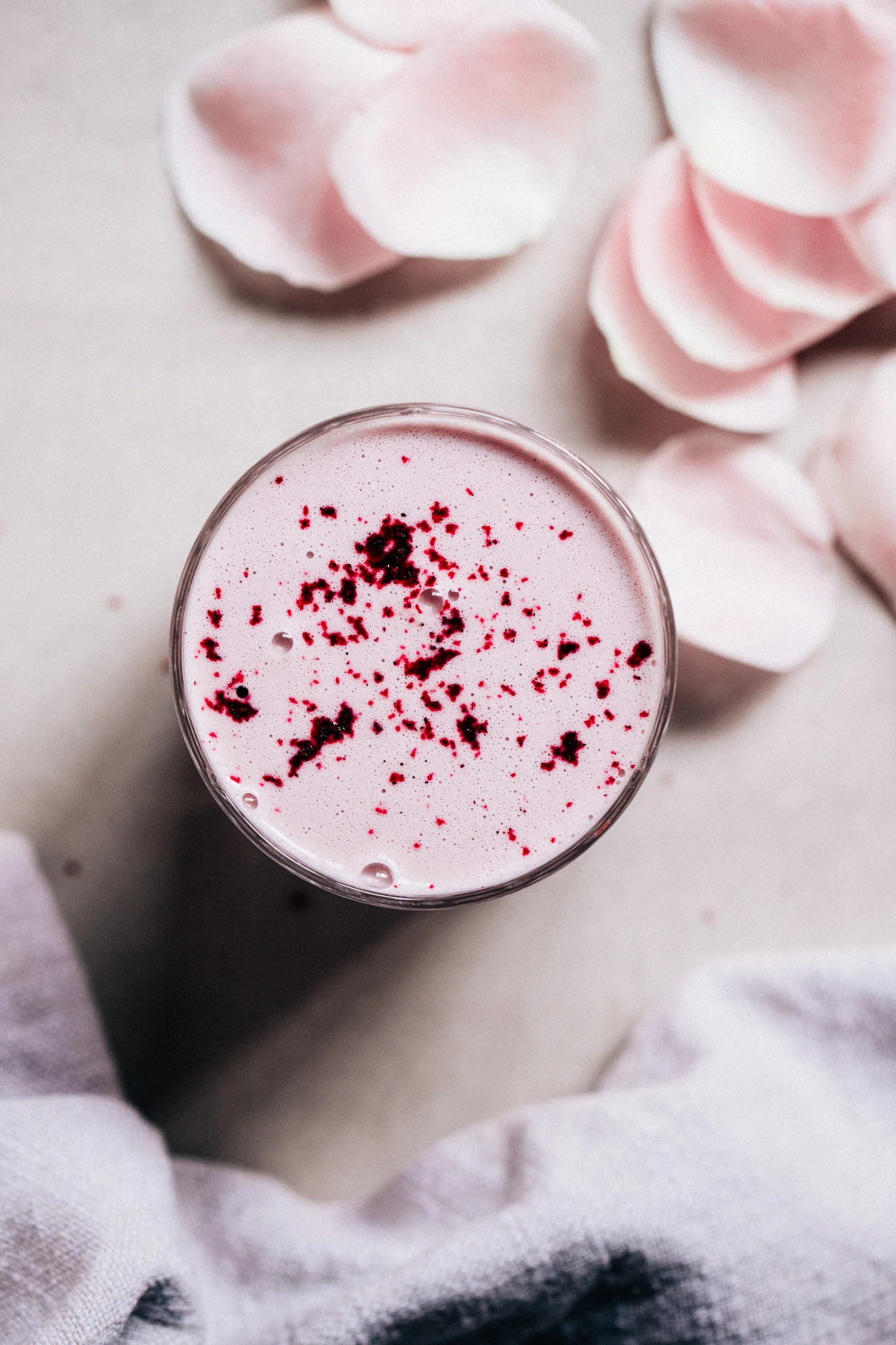 Strawberry cashew mylk