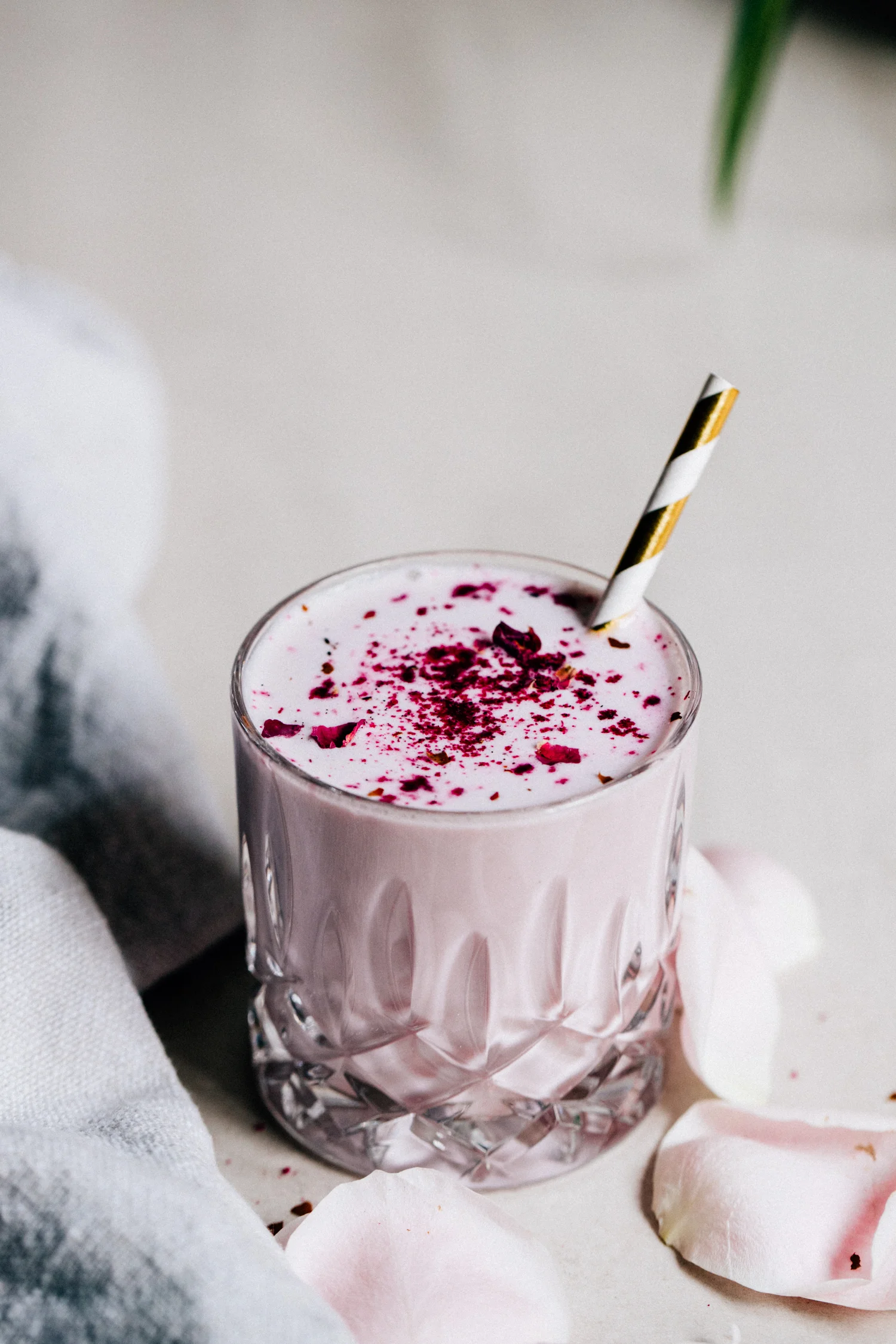 Strawberry Cashew Mylk