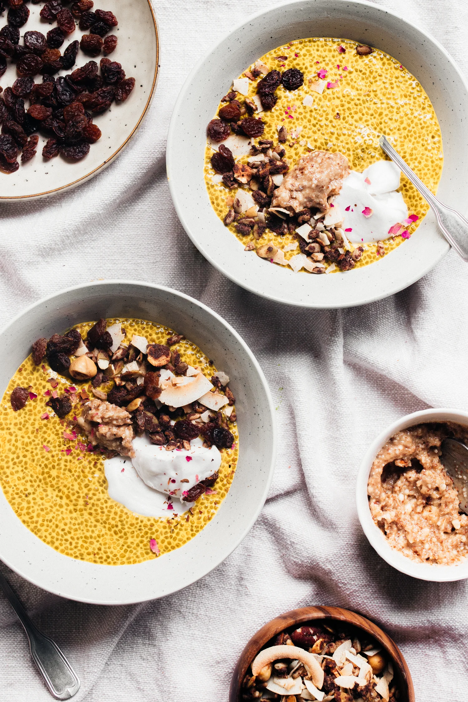 Saffron chia pudding
