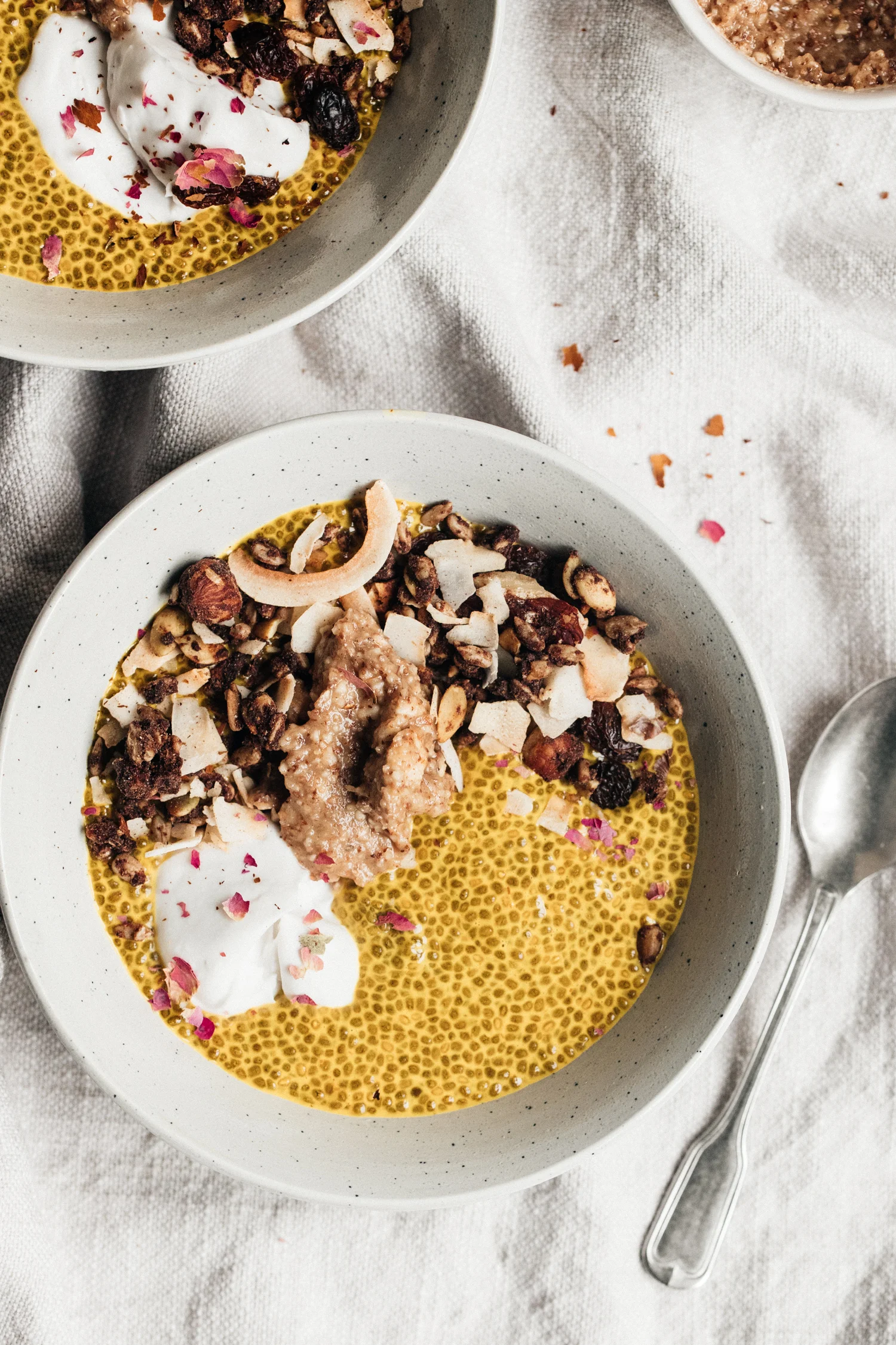 Saffron chia pudding