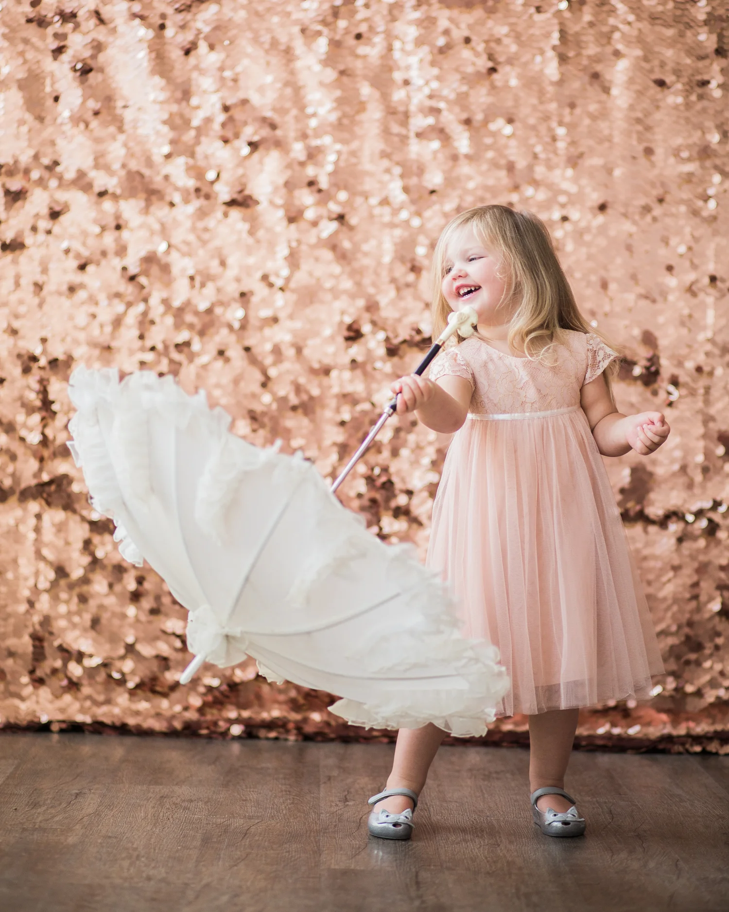 Bella Umbrella | Vintage Umbrella Rentals | Alante Photography | Seattle Wedding Planning