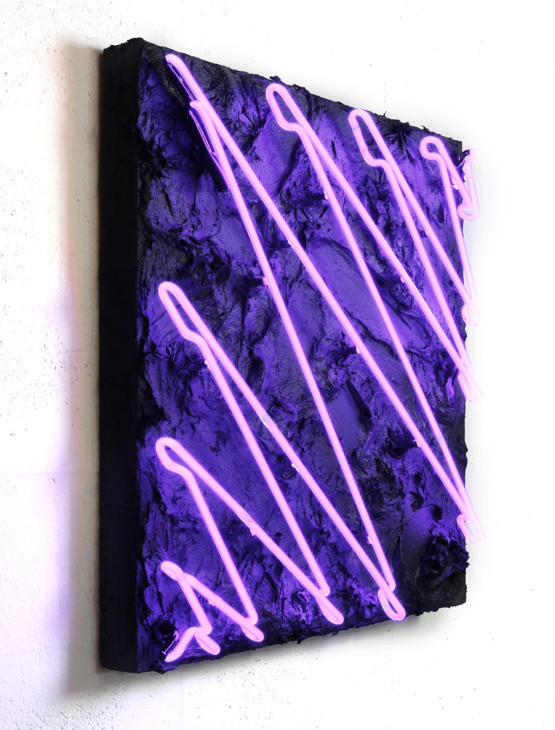 zig-zag-tar-neon-dan-alva.jpg