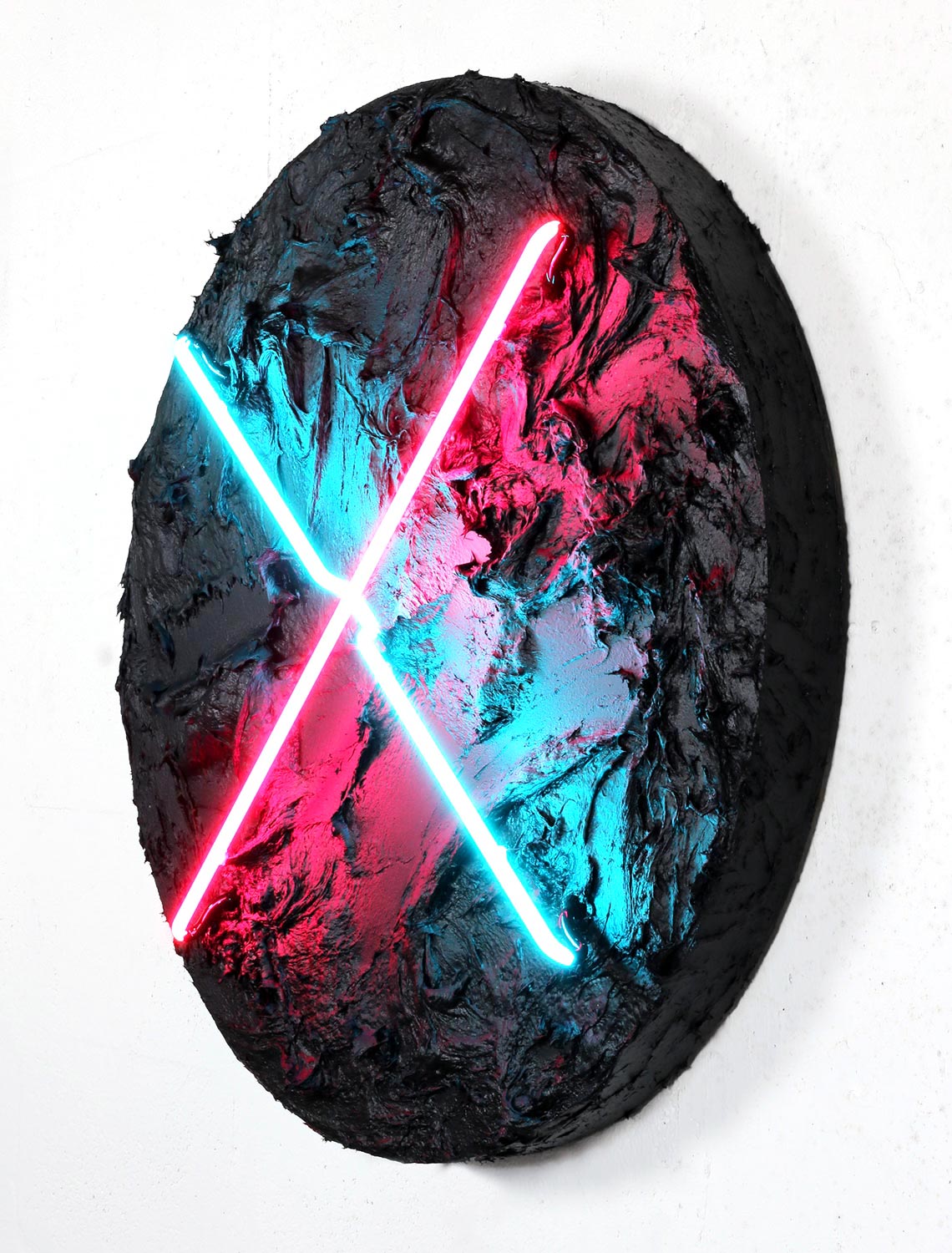 X-tar-neon-dan-alva.jpg