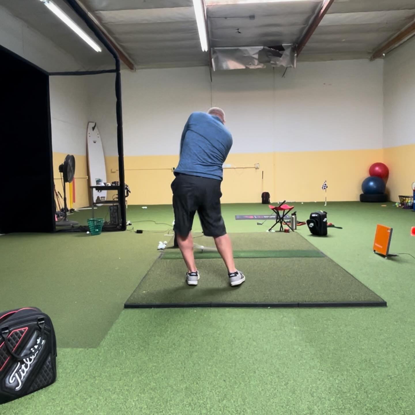 I hosted @coach.tomczak for couple hours on Friday @ocpgi for some work with his driver. We increased his avg club head speed by 4.7mph with one shot peaking at 101.2mph. We added 33.7 yards to his avg carry distance and improved his total distance b