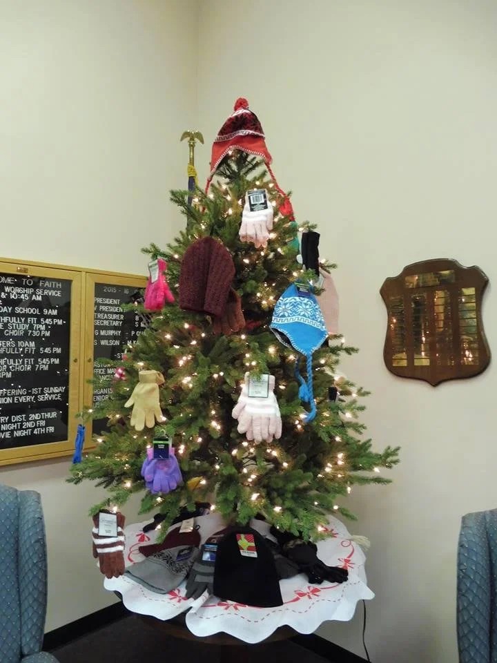 2015 Hat & Mitten Tree