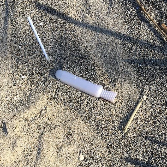 #TamponWednesday!! Wow! Thanks for leaving your #pieceofcrap at my beach today @ubykotex @playtexsport and @tampax ! #Singleuse items shouldn't live forever at my beach! #getthiscrapoffmybeach tell your customers to #reducereuserecycle or make your a
