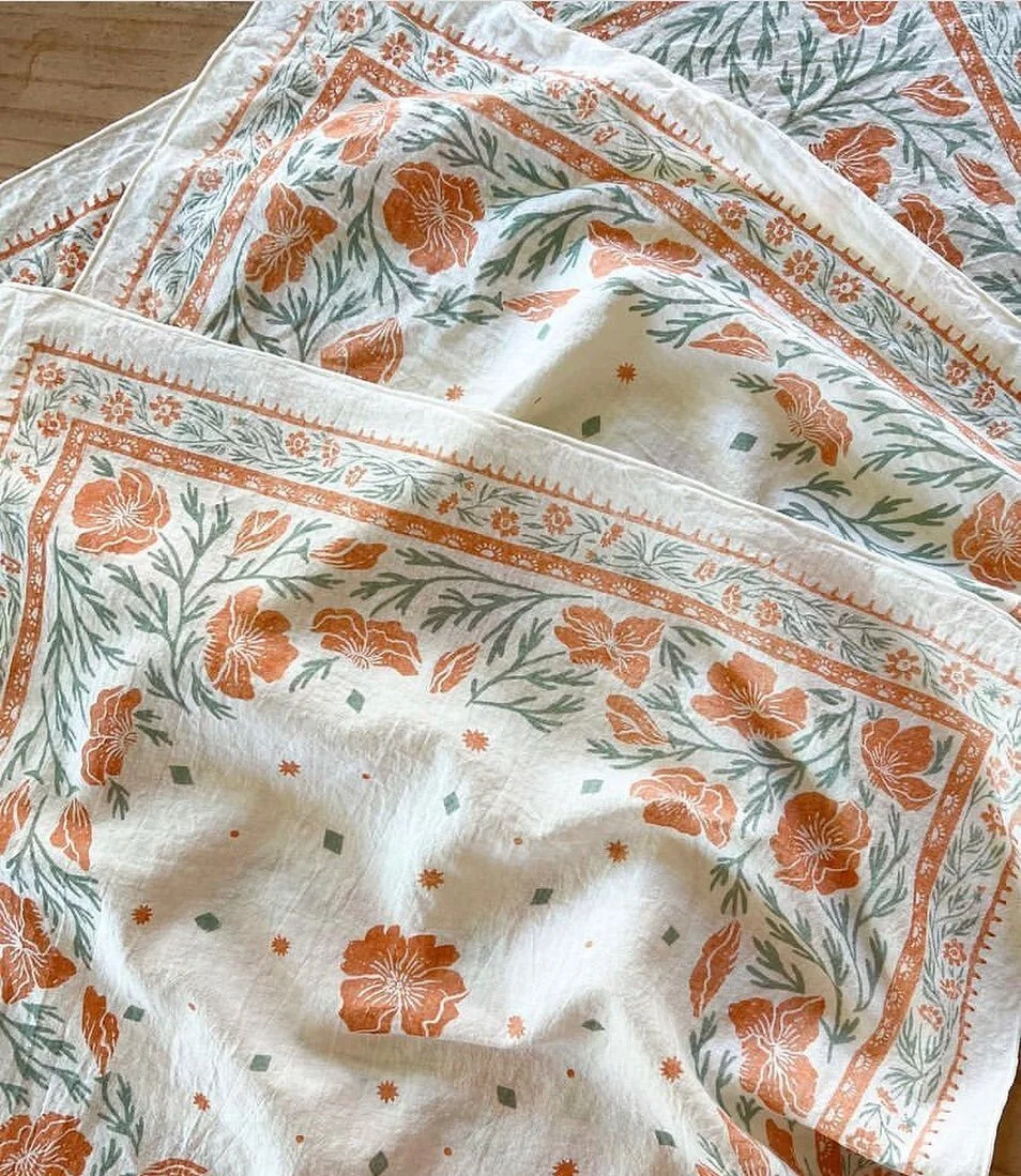 ~California Poppy Bandanas~ 

A two color print job using water based inks. Printed on organic cotton + hemp fabric from @sew_co. Designed by @liliarnoldstudios 

#screenprinting #screenprint #bandana #bandanas #art #design #printing #screenprintingl