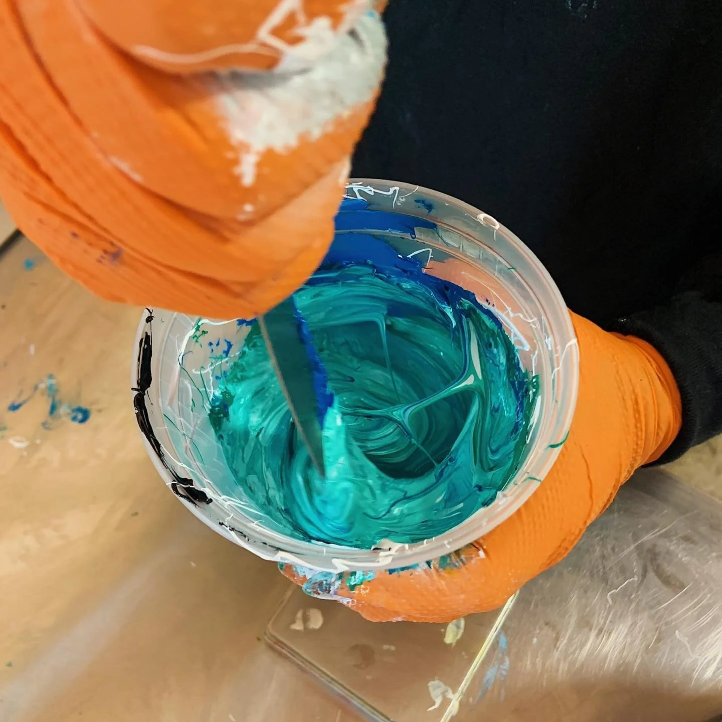 yummy 

#screenprinting #screenprint #ink #printmaking #printdesign #printmaker #paint #mixingpaint #mixingink #garment #garments #customscreenprinting