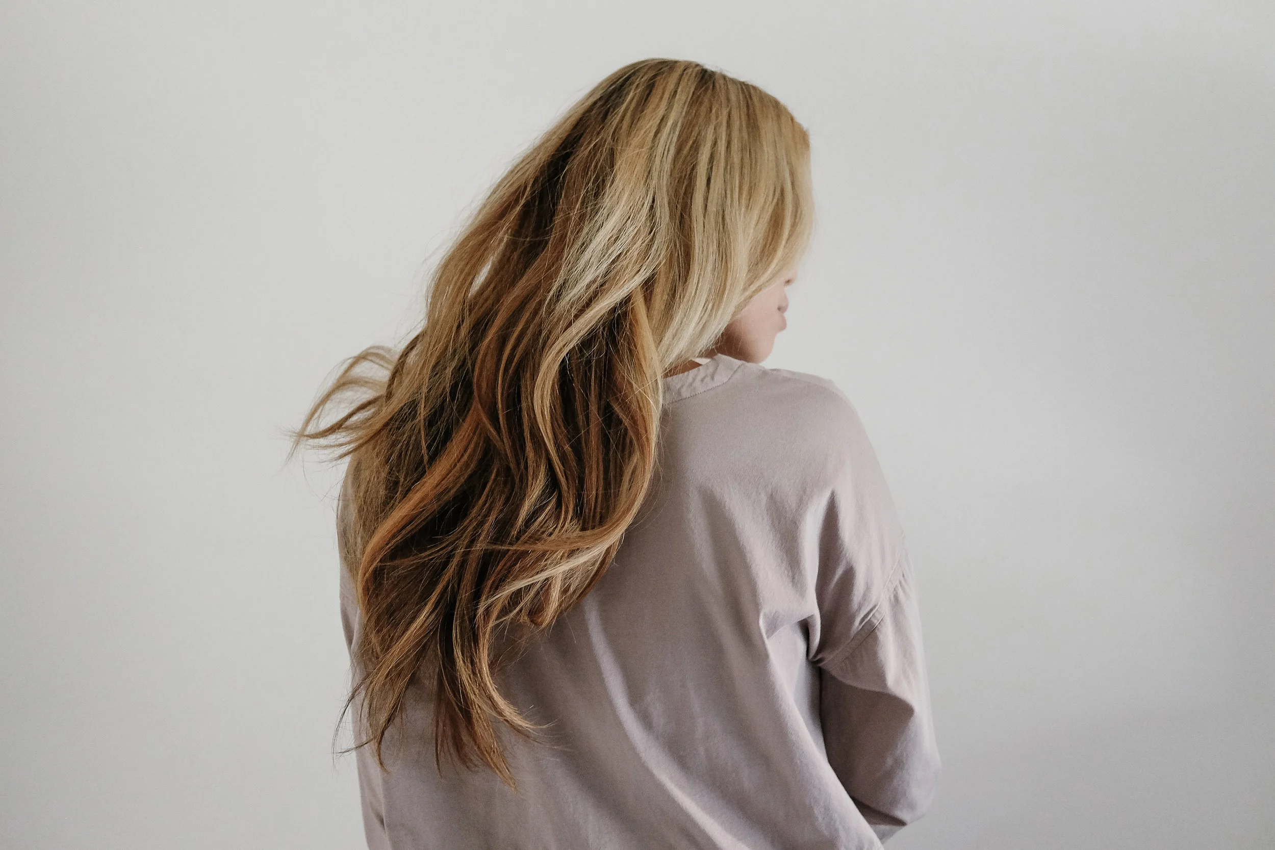 Okay, so the hair is now taken out of the bun, and it's time for dry shampoo!
