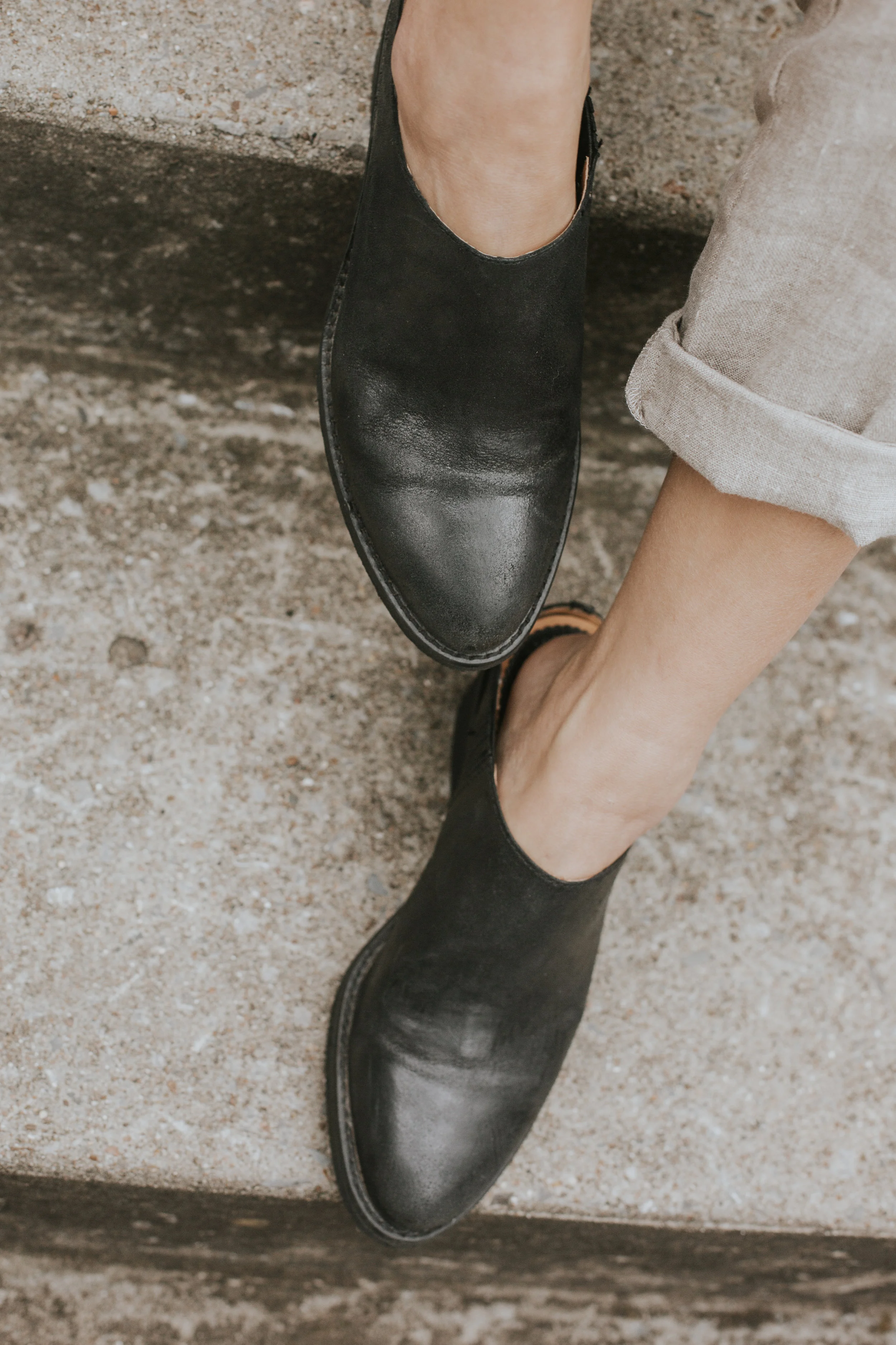bychloewen-mules-heels-leather