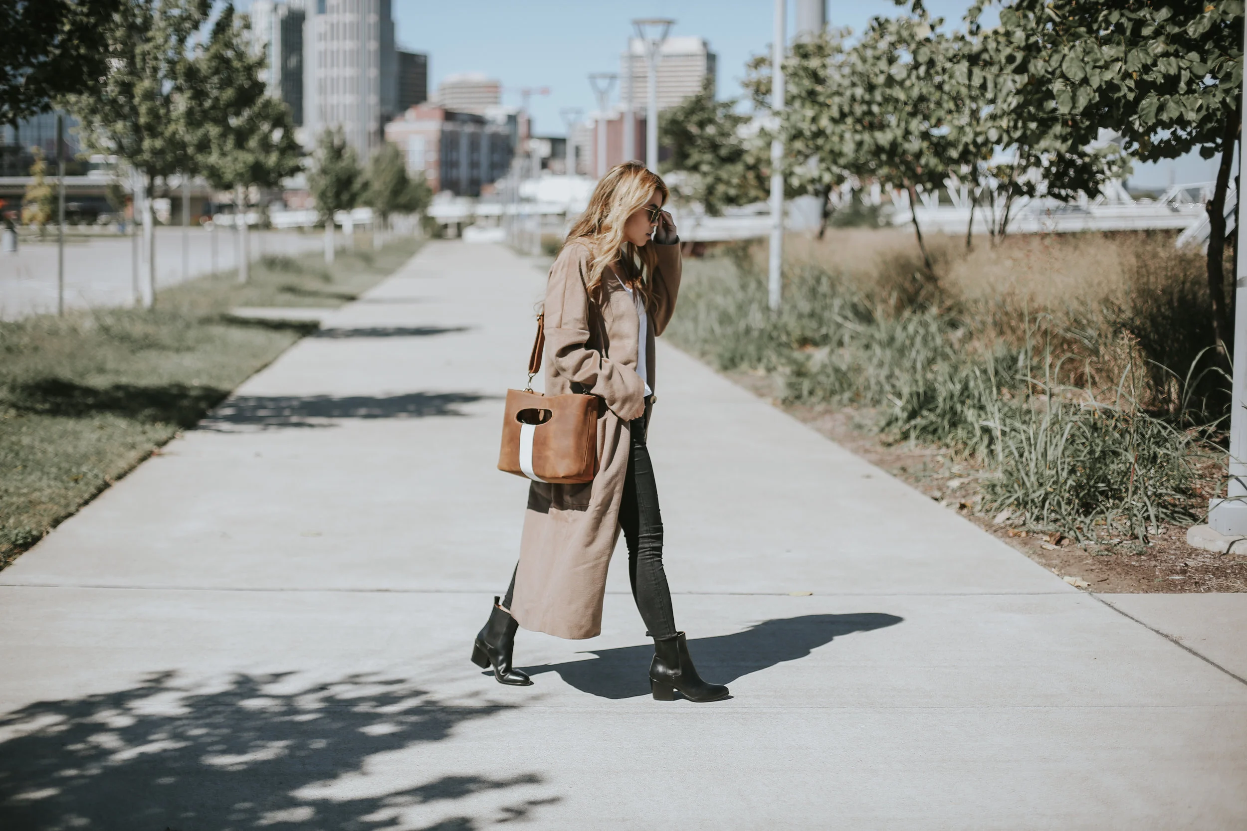 bychloewen-camel-coat-nails-kyle-jenner