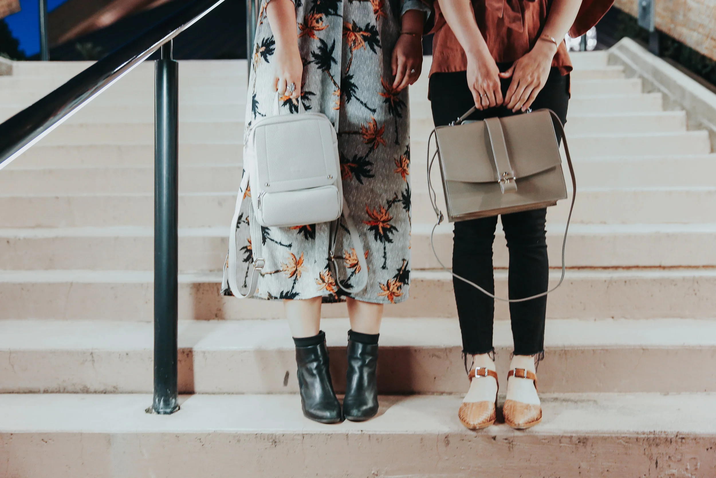 opry-grand-ole-dinner-and-a-show-by-chloe-wen-hall-puppy-zappos-blog-blogger-nashville-lifestyle-fashion-clothes-shoes-spring-summer-sandal-hair-unicorn-inflatable-pool-blow-up-pup-dog-adoption-live-music-toy-daniel-wellington-watch-black-strappy-fr…