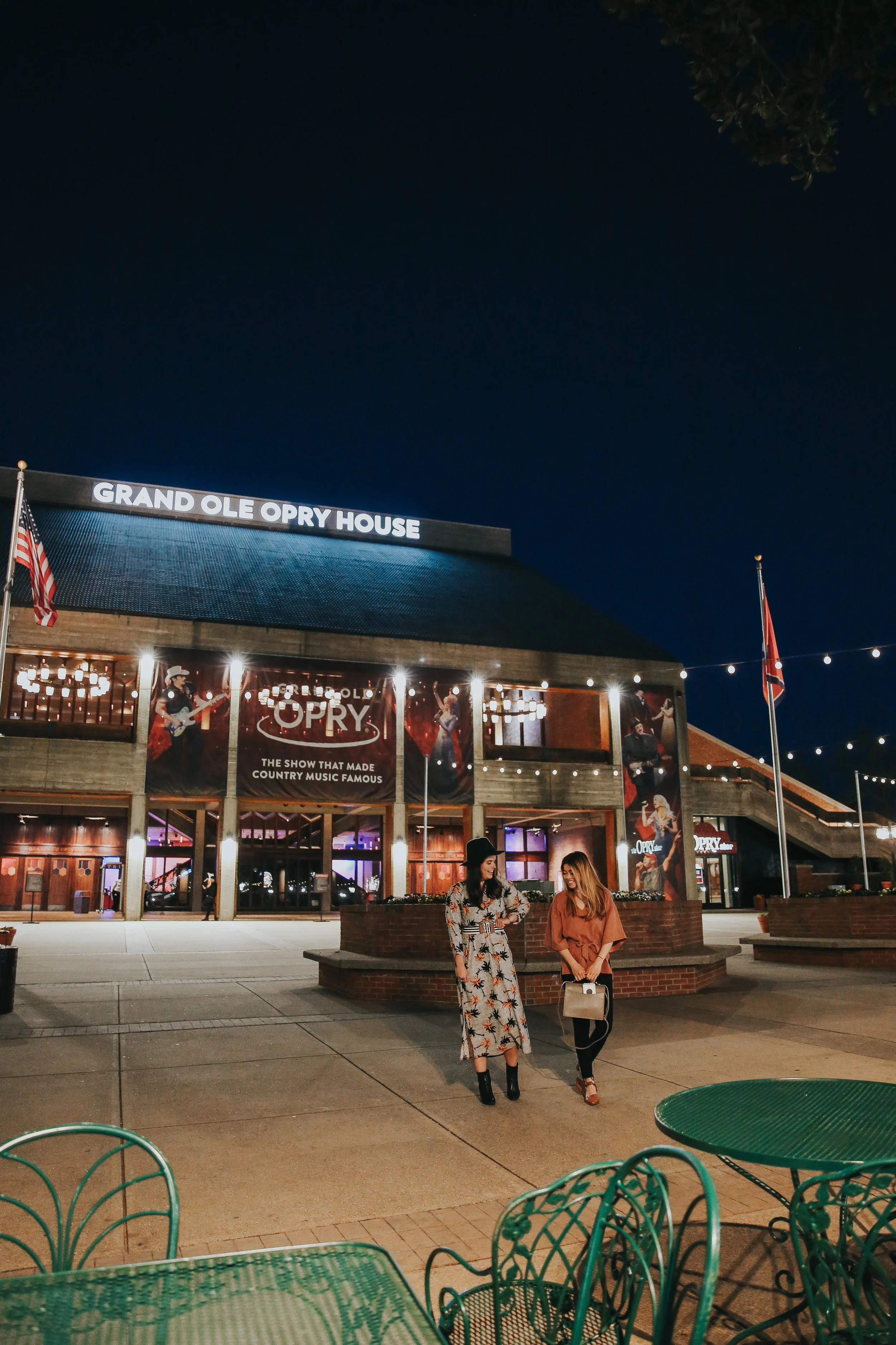 opry-grand-ole-dinner-and-a-show-by-chloe-wen-hall-puppy-zappos-blog-blogger-nashville-lifestyle-fashion-clothes-shoes-spring-summer-sandal-hair-unicorn-inflatable-pool-blow-up-pup-dog-adoption-live-music-toy-daniel-wellington-watch-black-strappy-fr…