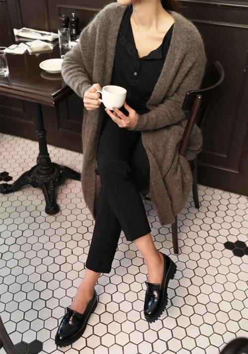 bychloewen-erin-condren-by-chloe-wen-hall-puppy-zappos-blog-blogger-nashville-lifestyle-fashion-clothes-shoes-spring-summer-sandal-hair-unicorn-inflatable-pool-blow-up-pup-dog-adoption-live-music-toy-daniel-wellington-watch-black-strappy-friends-wit…