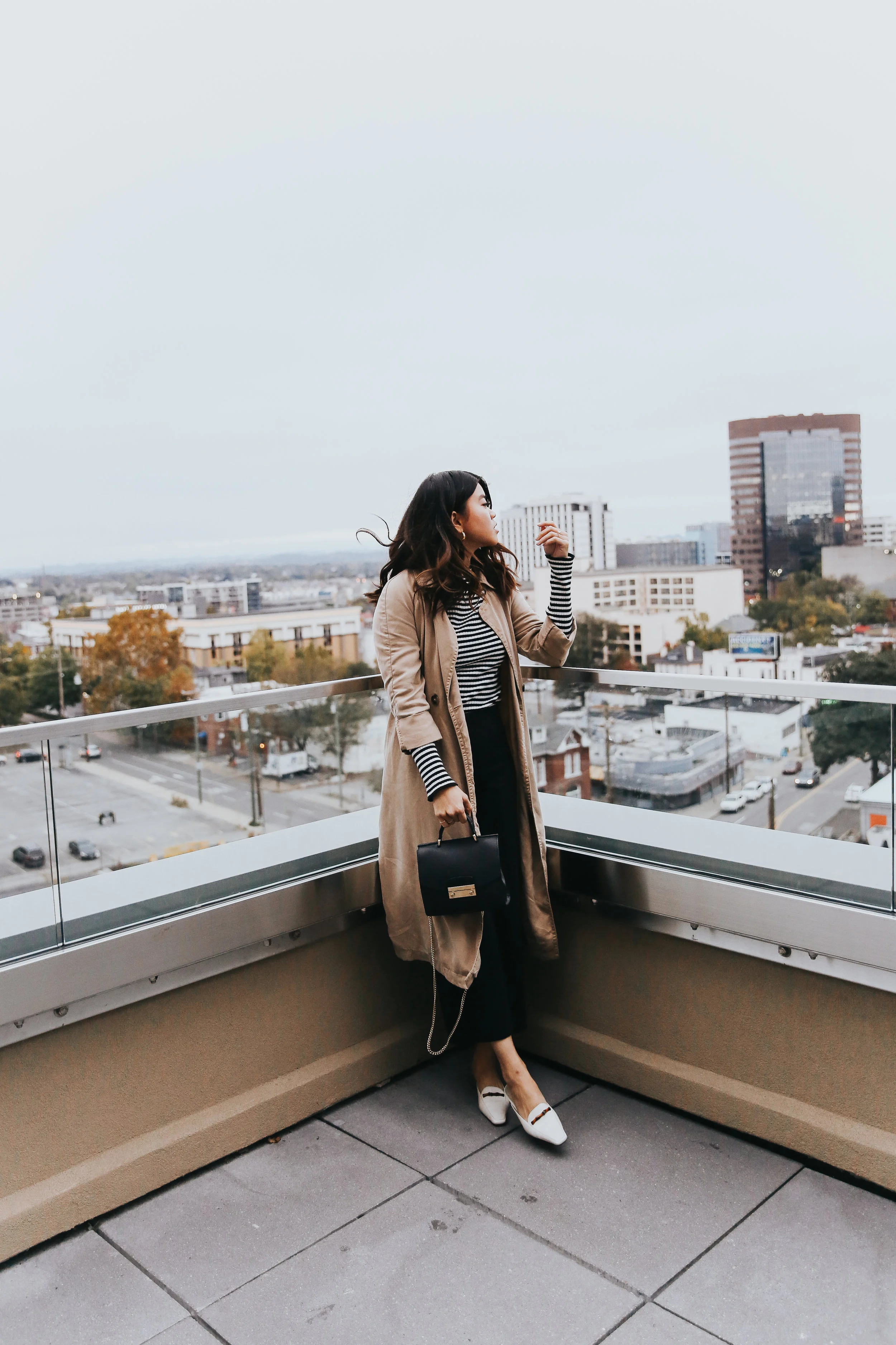 bychloewen-erin-condren-by-chloe-wen-hall-puppy-zappos-blog-blogger-nashville-lifestyle-fashion-clothes-shoes-spring-summer-sandal-hair-unicorn-inflatable-pool-blow-up-pup-dog-adoption-live-music-toy-daniel-wellington-watch-black-strappy-friends-wit…