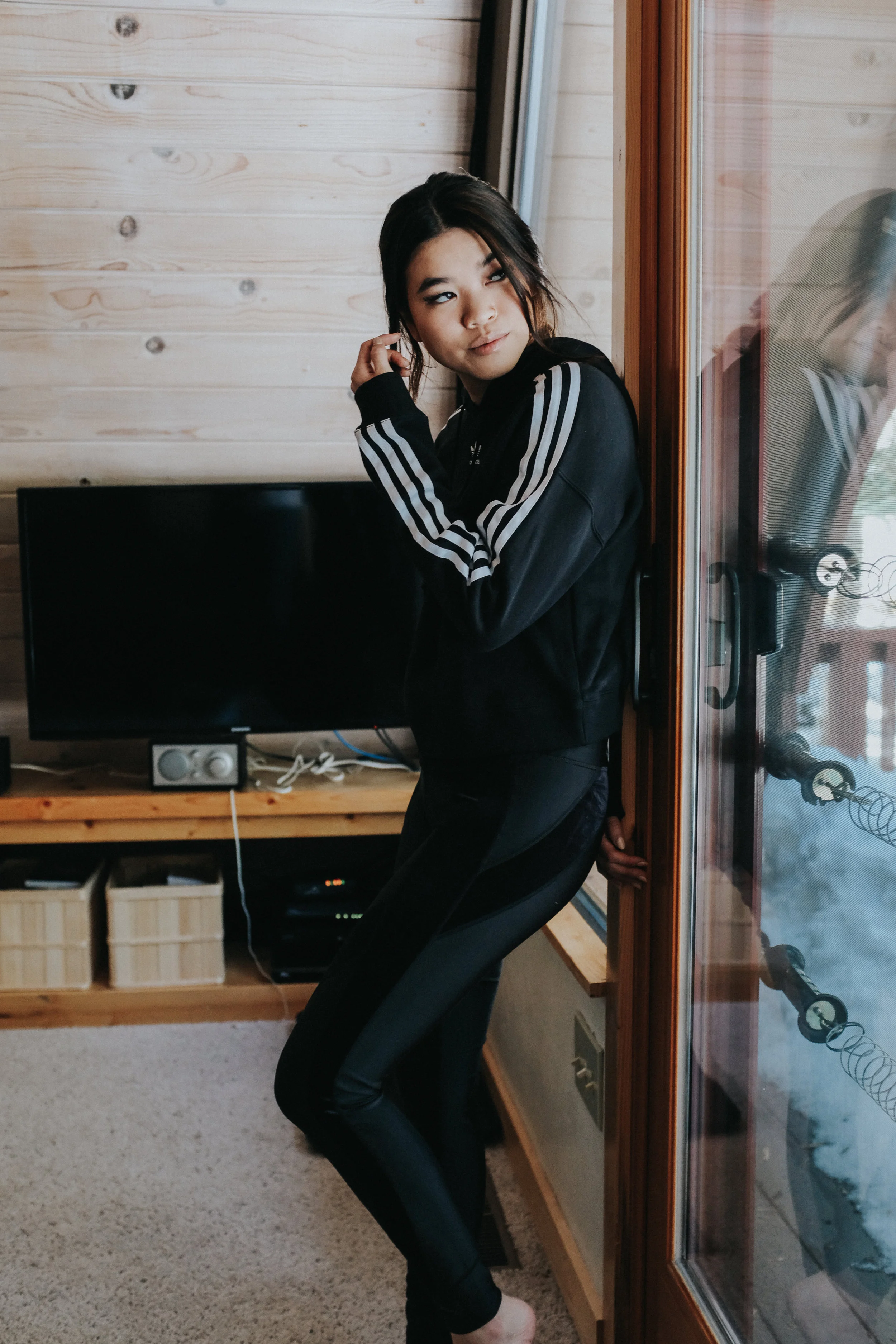 bychloewen-erin-condren-by-chloe-wen-hall-puppy-zappos-blog-blogger-nashville-lifestyle-fashion-clothes-shoes-spring-summer-sandal-hair-unicorn-inflatable-pool-blow-up-pup-dog-adoption-live-music-toy-daniel-wellington-watch-black-strappy-friends-wit…