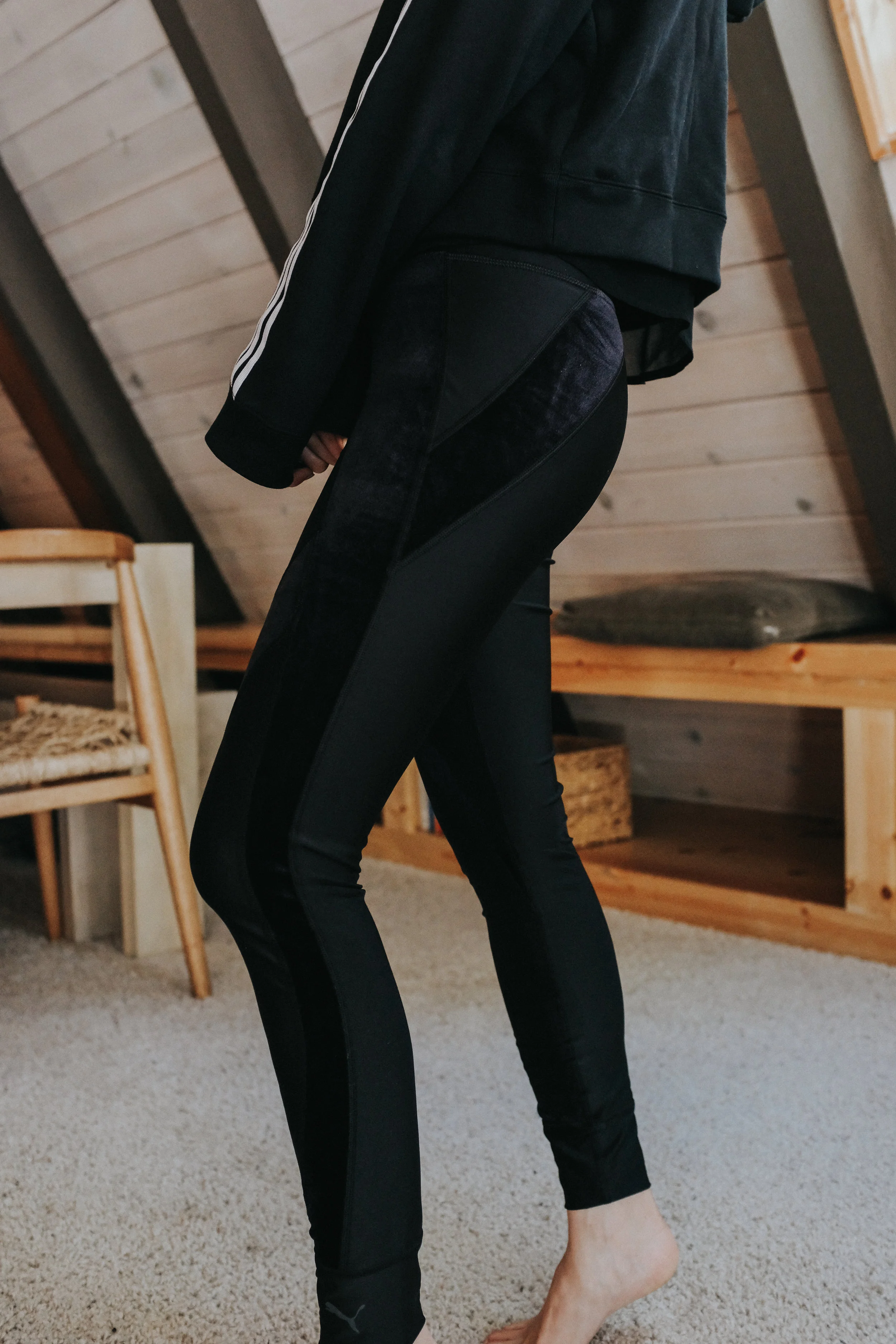 bychloewen-erin-condren-by-chloe-wen-hall-puppy-zappos-blog-blogger-nashville-lifestyle-fashion-clothes-shoes-spring-summer-sandal-hair-unicorn-inflatable-pool-blow-up-pup-dog-adoption-live-music-toy-daniel-wellington-watch-black-strappy-friends-wit…