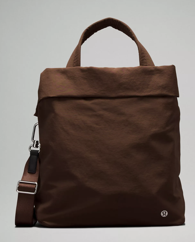 Lululemon On My Level Bag 2.0 19L (in Brown Earth)