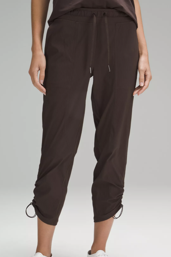 Lululemon Dance Studio Mid-Rise Cropped Pant (size 2 in espresso) 