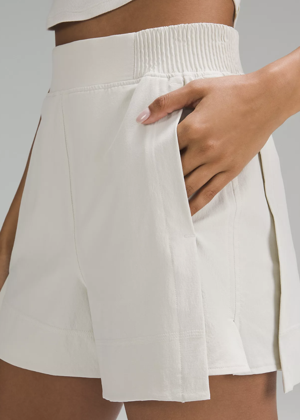 Lululemon Stretch Woven Relaxed-Fit High-Rise Short 4" (XXS in Bone)